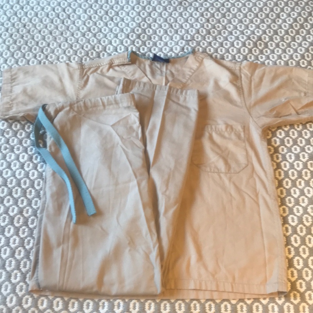 Scrub set